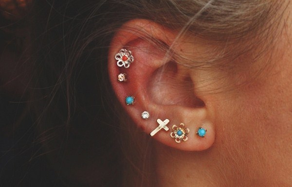 Piercingi uha: U trendu i varijacije u Piercingsu uha